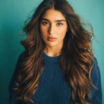 Yukti Thareja Instagram - Helloo Winterrr!🤍 📸: @bharat_rawail Muah: @im__sal @aliyashaik28