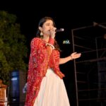 Zeel Joshi Instagram - ક્યારેક નસીબ પર વિશ્વાસ કરીને થાકી ગયા હોય તો,પોતાના પર વિશ્વાસ કરી જોજો.♥️ @zeel_joshii #zeeljoshi #rajasthan #liveshow