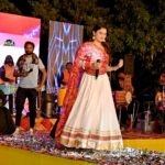 Zeel Joshi Instagram - ક્યારેક નસીબ પર વિશ્વાસ કરીને થાકી ગયા હોય તો,પોતાના પર વિશ્વાસ કરી જોજો.♥️ @zeel_joshii #zeeljoshi #rajasthan #liveshow