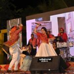 Zeel Joshi Instagram - ક્યારેક નસીબ પર વિશ્વાસ કરીને થાકી ગયા હોય તો,પોતાના પર વિશ્વાસ કરી જોજો.♥️ @zeel_joshii #zeeljoshi #rajasthan #liveshow