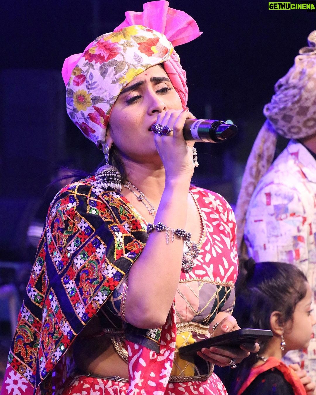 Zeel Joshi Instagram - Navratri's some memorable moments ♥️ . . . . @zeel_joshii #zeeljoshi #newpost #fyp #story #navratrispecial #look #navratrilook #singer
