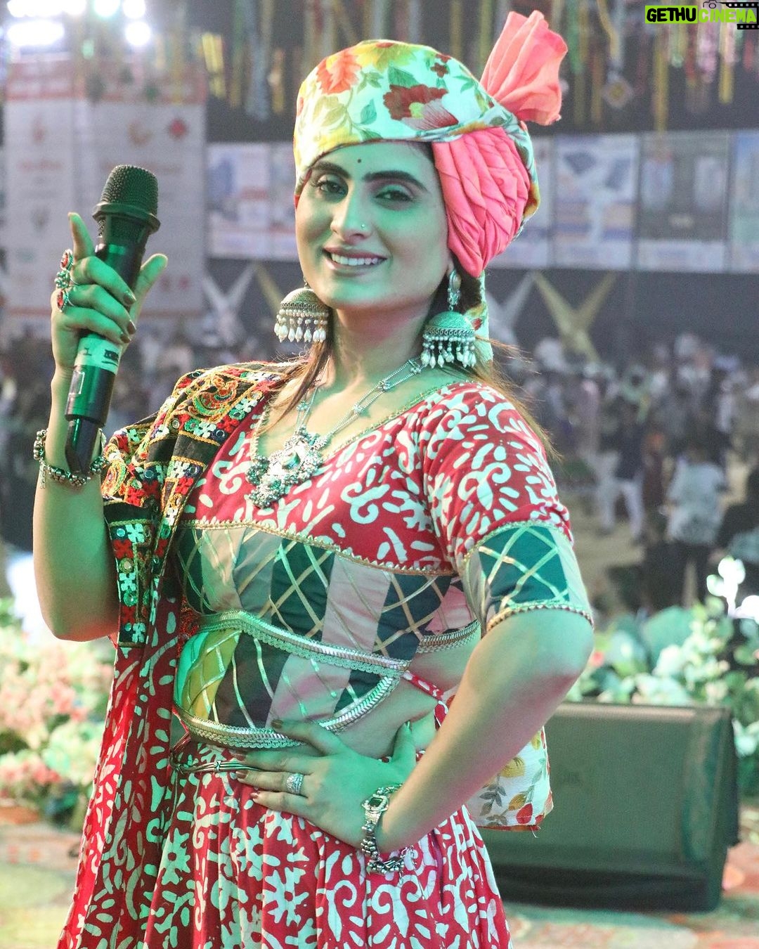 Zeel Joshi Instagram - Navratri's some memorable moments ♥️ . . . . @zeel_joshii #zeeljoshi #newpost #fyp #story #navratrispecial #look #navratrilook #singer