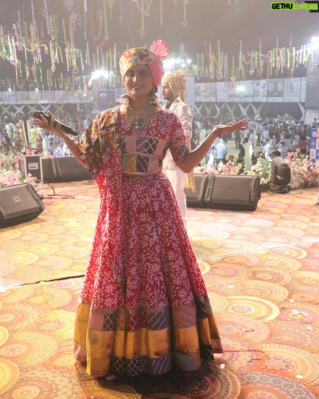 Zeel Joshi Instagram - Navratri's some memorable moments ♥️ . . . . @zeel_joshii #zeeljoshi #newpost #fyp #story #navratrispecial #look #navratrilook #singer