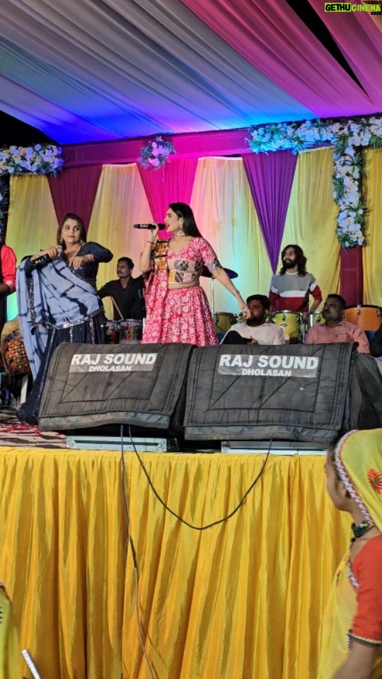 Zeel Joshi Instagram - About Last Night 🌙 #liveshow #at #dholka #with #kajalmaheriya #&me ❣️ @zeel_joshii #zeeljoshi #singer #show