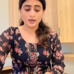 Zeel Joshi Instagram - શેર કરો તમારા મિત્ર ને જેનુ નામ “ રાજન અને દીપક “ છે . 😀 . . . @zeel_joshii #zeeljoshi #trendingreels #singer #lagngeet #gujjugirl #viral #singingriyaz #fy