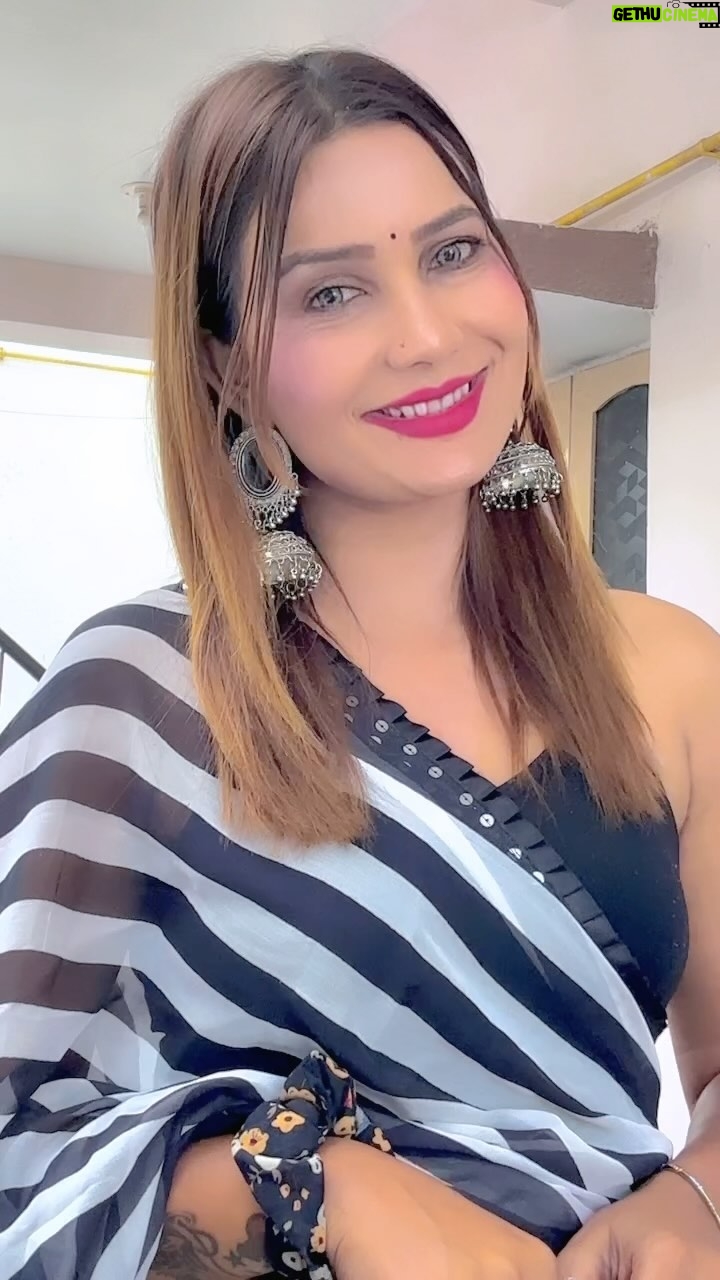 Zeel Joshi Instagram - તમને જોયા વગર ચેન ના પડે 💕🥰 @zeel_joshii @the_kuldeepmishra @dashrat_khanpur42 #jinalraval #zeeljoshi #foryou #trending #songoutnow Ahmedabad, India