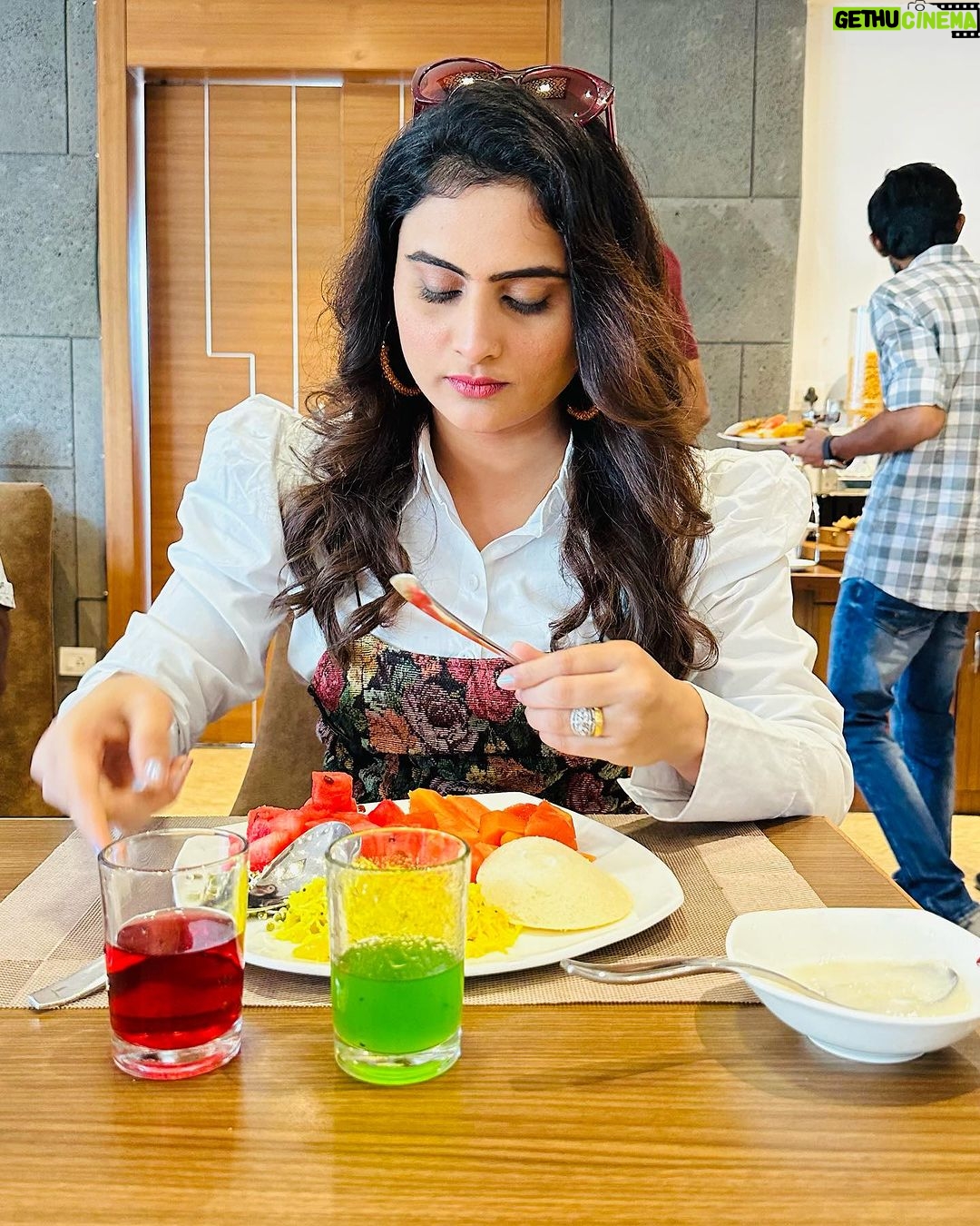 Zeel Joshi Instagram - Dear Zindagi♥️ . . . . . @zeel_joshii #zeeljoshi #shootingtime #breakfast #newpost #food #instagood