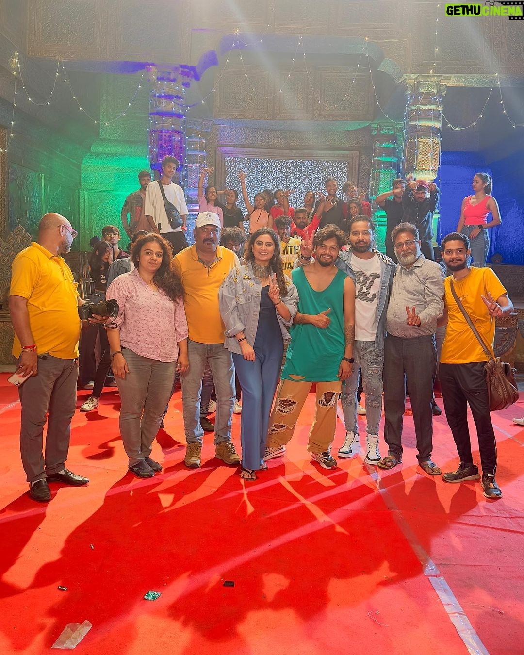 Zeel Joshi Instagram - #shootingtime #somthingbig #comingsoon #✌️ ☺️♥️ @zeel_joshii #zeeljoshi Laxmi Film City