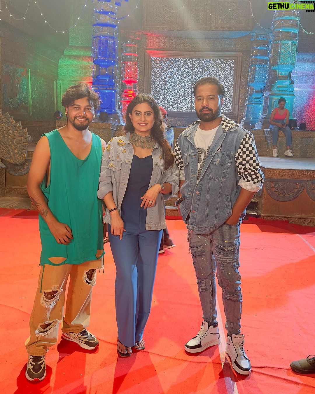 Zeel Joshi Instagram - #shootingtime #somthingbig #comingsoon #✌️ ☺️♥️ @zeel_joshii #zeeljoshi Laxmi Film City