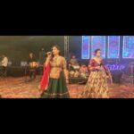 Zeel Joshi Instagram – Ek Laal… Darwaje Tambu…Taniyaa Re LoL… ❤️
.
.
.
.
.
#singer #liveshow #actress