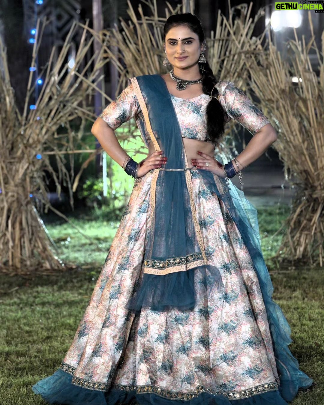 Zeel Joshi Instagram - રાધા રાણી લાગે ❤️...@zeel_joshii #instagram #instapost #viral #trending #navratri #photoshoot #gujaratiactrees #actress #gujaratimovie #india #janmashtami #radhakrishna #radharani #djglory #rental #rentoutfit #fashionmoodwali FashionMoodwali