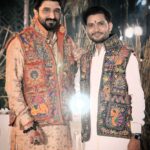 Zeel Joshi Instagram - તમામ ચાહક મિત્રો ને જણાવતા આનંદ થાય કે `જન્માષ્ટમી`નીમીતે @gamansanthal72 અને @birju.barot_official અમે અમારૂ નવુ ગીત `સુંદર સામળીયા` @birju.barot_official યુટ્યુબ ચેનલ માં લઈ ને આવી રહ્યા છી, તો તમામ ચાહક મિત્રો આ ગીત જોવાનું ચુકસો નહી . . . . . . @gamansanthal72 @birju.barot_official @zeel_joshii @dilip.barot_official @rajan_rayka_official @_jitu_prajapati_official @dixit_chauhan_944 #gamansanthal #birjubarotofficial #zeeljoshi #birjubarot #newsong #comingsoon #newpsot #trending #instagram Birju Barot