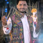 Zeel Joshi Instagram - તમામ ચાહક મિત્રો ને જણાવતા આનંદ થાય કે `જન્માષ્ટમી`નીમીતે @gamansanthal72 અને @birju.barot_official અમે અમારૂ નવુ ગીત `સુંદર સામળીયા` @birju.barot_official યુટ્યુબ ચેનલ માં લઈ ને આવી રહ્યા છી, તો તમામ ચાહક મિત્રો આ ગીત જોવાનું ચુકસો નહી . . . . . . @gamansanthal72 @birju.barot_official @zeel_joshii @dilip.barot_official @rajan_rayka_official @_jitu_prajapati_official @dixit_chauhan_944 #gamansanthal #birjubarotofficial #zeeljoshi #birjubarot #newsong #comingsoon #newpsot #trending #instagram Birju Barot