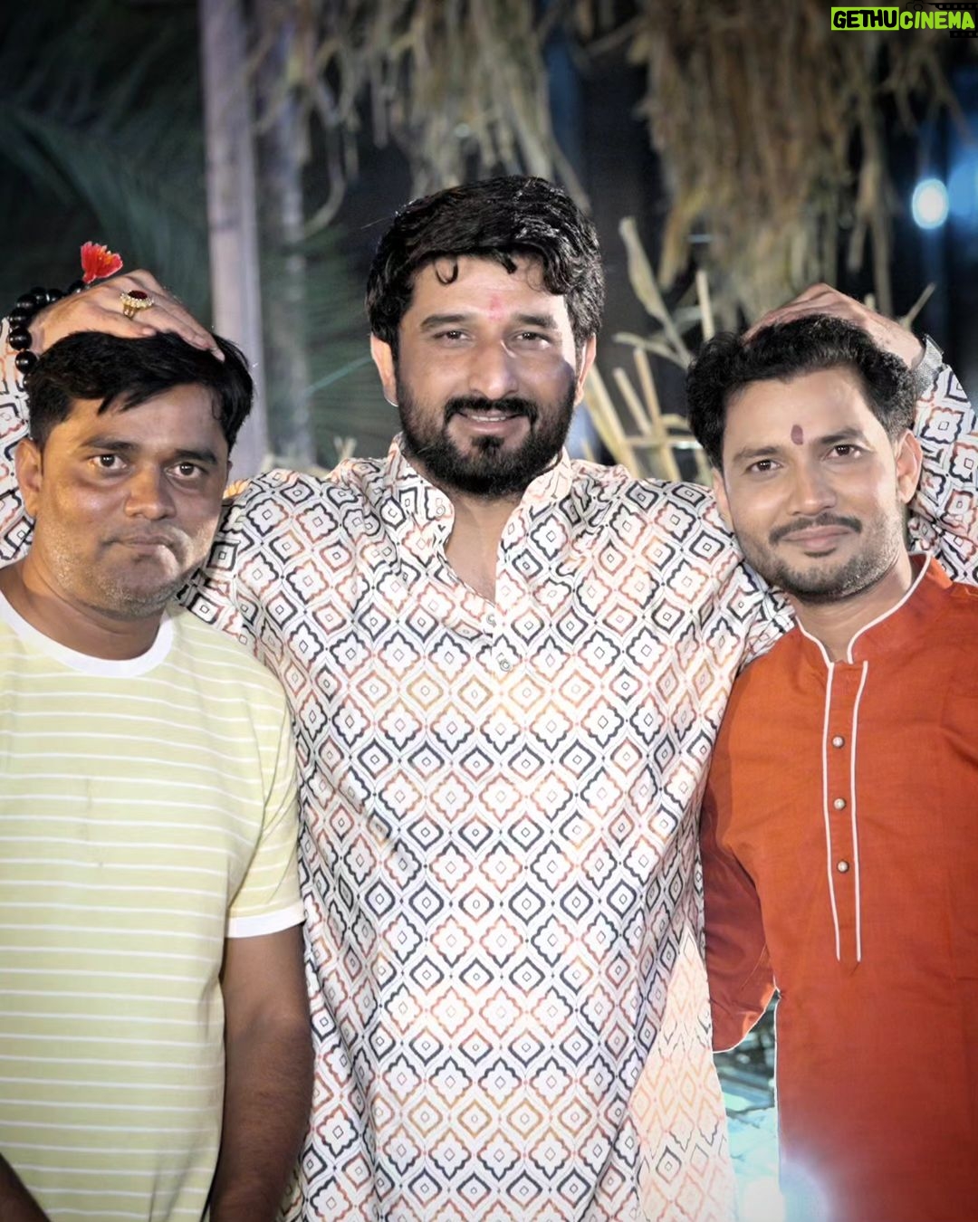 Zeel Joshi Instagram - તમામ ચાહક મિત્રો ને જણાવતા આનંદ થાય કે `જન્માષ્ટમી`નીમીતે @gamansanthal72 અને @birju.barot_official અમે અમારૂ નવુ ગીત `સુંદર સામળીયા` @birju.barot_official યુટ્યુબ ચેનલ માં લઈ ને આવી રહ્યા છી, તો તમામ ચાહક મિત્રો આ ગીત જોવાનું ચુકસો નહી . . . . . . @gamansanthal72 @birju.barot_official @zeel_joshii @dilip.barot_official @rajan_rayka_official @_jitu_prajapati_official @dixit_chauhan_944 #gamansanthal #birjubarotofficial #zeeljoshi #birjubarot #newsong #comingsoon #newpsot #trending #instagram Birju Barot