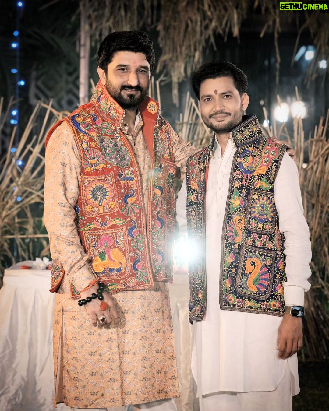 Zeel Joshi Instagram - તમામ ચાહક મિત્રો ને જણાવતા આનંદ થાય કે `જન્માષ્ટમી`નીમીતે @gamansanthal72 અને @birju.barot_official અમે અમારૂ નવુ ગીત `સુંદર સામળીયા` @birju.barot_official યુટ્યુબ ચેનલ માં લઈ ને આવી રહ્યા છી, તો તમામ ચાહક મિત્રો આ ગીત જોવાનું ચુકસો નહી . . . . . . @gamansanthal72 @birju.barot_official @zeel_joshii @dilip.barot_official @rajan_rayka_official @_jitu_prajapati_official @dixit_chauhan_944 #gamansanthal #birjubarotofficial #zeeljoshi #birjubarot #newsong #comingsoon #newpsot #trending #instagram Birju Barot