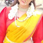 Zeel Joshi Instagram - Rang Rang Jau Piyaa….🥰🙈 . . . . @zeel_joshii #zeeljoshi #treditional #sareelook #fypage #explorepage