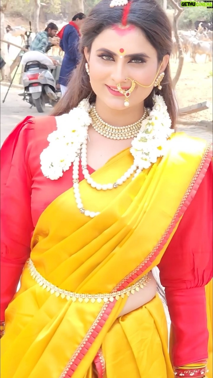 Zeel Joshi Instagram - Rang Rang Jau Piyaa….🥰🙈 . . . . @zeel_joshii #zeeljoshi #treditional #sareelook #fypage #explorepage
