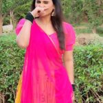 Zeel Joshi Instagram - kimmat Thi Nahi Kishmat Thi Malyo Valam Taro Pyaar 😍 . . . . #trending #newsreel #explorepage #foryoupage #cutegirl @rupalba_dabhi_official