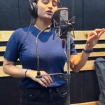 Zeel Joshi Instagram - જીવન મા બીજા કરતા મોડી સફળતા મળે તો નિરાસ ના થતા, કેમકે મકાન કરતા મહેલ ચણવામાં વાર લાગે છે…🙏🏻 #recording #newsong #comingsoon #record #somthingnew #jaymahakal @zeel_joshii #zeeljoshi