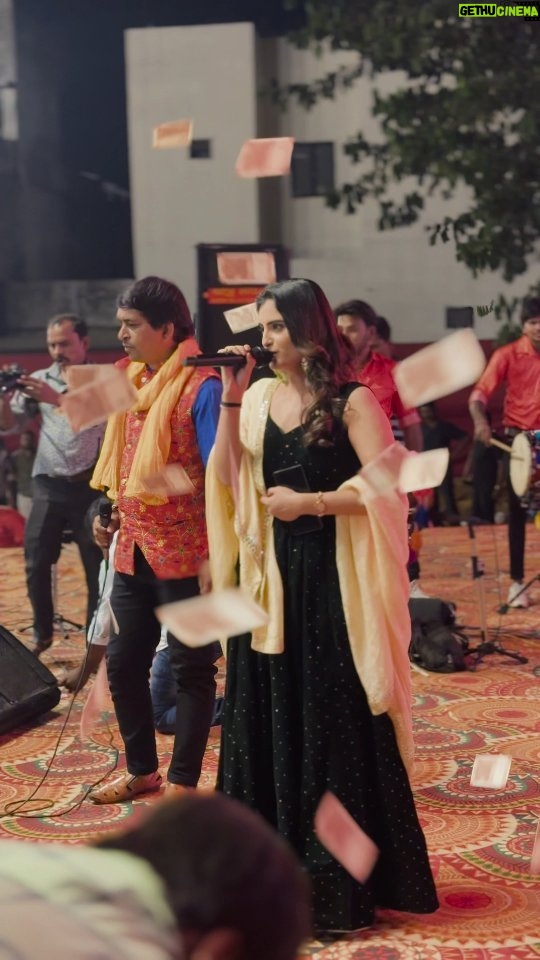 Zeel Joshi Instagram - #show #liveshow #liveprogram #marriage #dandiyanight ❤️ @zeel_joshii #zeeljoshi