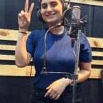 Zeel Joshi Instagram - જીવન મા બીજા કરતા મોડી સફળતા મળે તો નિરાસ ના થતા, કેમકે મકાન કરતા મહેલ ચણવામાં વાર લાગે છે…🙏🏻 #recording #newsong #comingsoon #record #somthingnew #jaymahakal @zeel_joshii #zeeljoshi