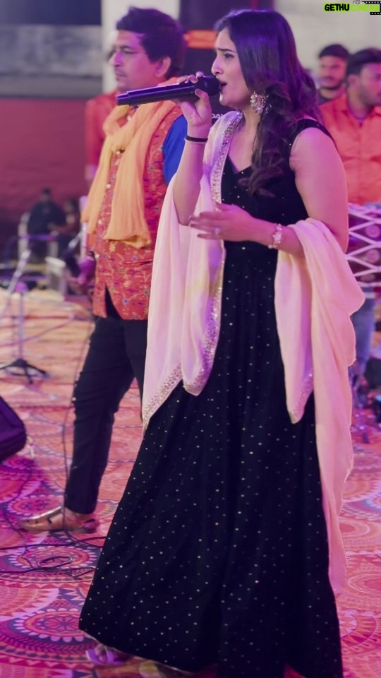 Zeel Joshi Instagram - Maldhari...❤️ #about #lastnight #show #at KaLiGam . . . . . @zeel_joshii #zeeljoshi #trending #singer #actress #fy #forypupage #instagood #liveprogram #program #gujarati #stage