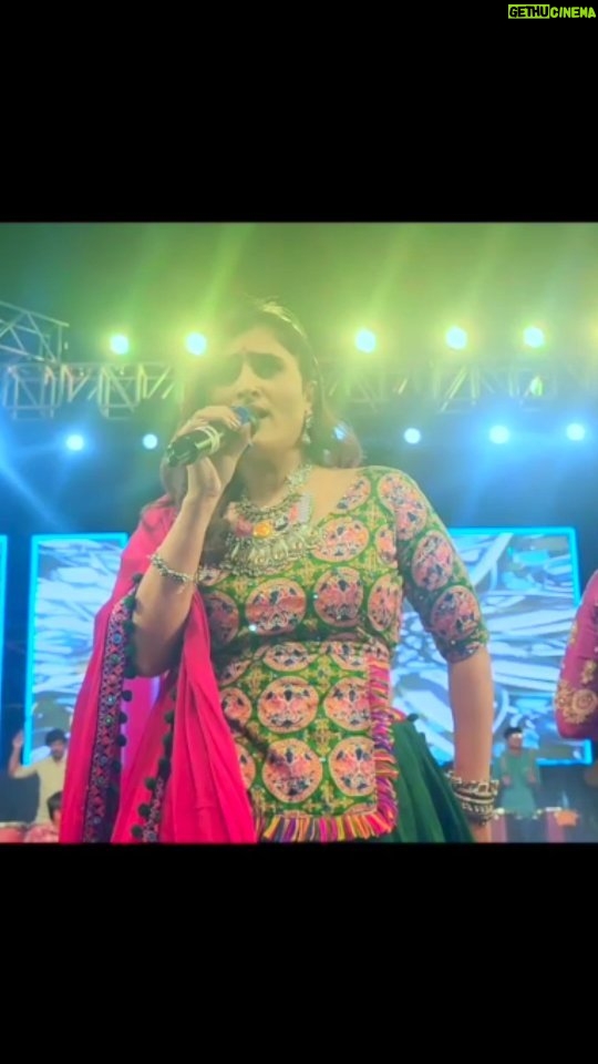 Zeel Joshi Instagram - Jay Bibdi Sikotar Maa 🙏 . . . . @zeel_joshii #zeeljoshi #singer #explorepage #liveshow #program #trending