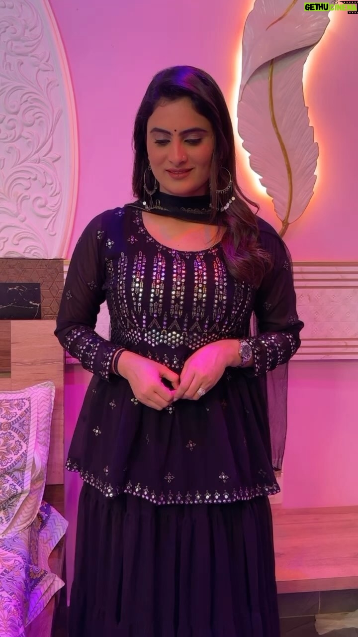 Zeel Joshi Instagram - Kasam Ki Kasam 🥰🙈❤️♥️ . . . . . @zeel_joshii #zeeljoshi #trendingreels #singer #kasam #love #cute #instagood