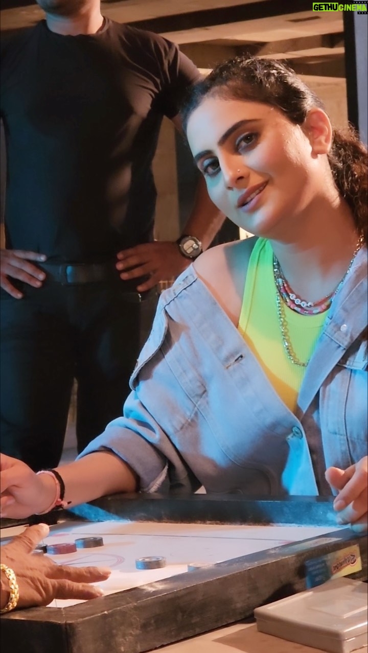Zeel Joshi Instagram - Kya Bolte Friends Log ??😁 . . . . . @zeel_joshii #zeeljoshi #trendingreels #attitude #cutegirl #instagood #mrlovelove #fy #foryou