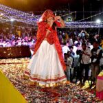 Zeel Joshi Instagram - ક્યારેક નસીબ પર વિશ્વાસ કરીને થાકી ગયા હોય તો,પોતાના પર વિશ્વાસ કરી જોજો.♥️ @zeel_joshii #zeeljoshi #rajasthan #liveshow