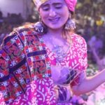 Zeel Joshi Instagram - या देवी सर्वभू‍तेषु मां महागौरी रूपेण संस्थिता। नमस्तस्यै नमस्तस्यै नमस्तस्यै नमो नमः॥ 🙏🏻 #day8 #navratri #rajkot ♥️ . . . . @zeel_joshii #zeeljoshi #singer #navratri #rajkot_instagram #garba #garbanight #trading #instagood #jayambe