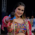 Zeel Joshi Instagram – Last night navratri moments…🙏💐

Click by : @mukesh_rajveer_films

#picoftheday #instagood #trending #navratri #zeeljoshi