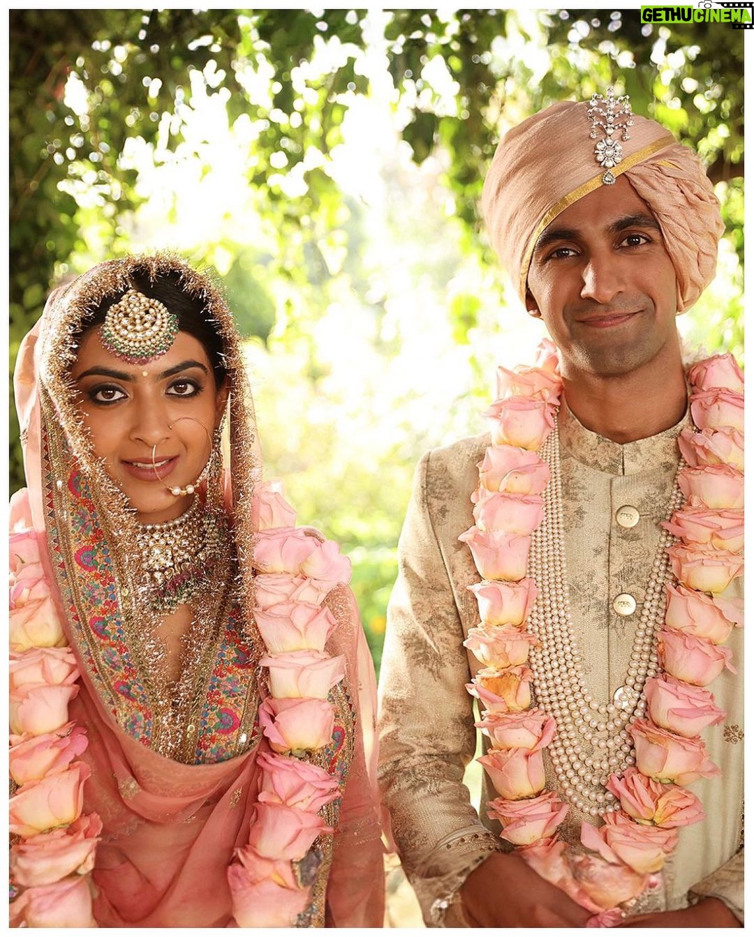 Zoya Akhtar - 54.6K Likes - Weddings Outfits Forever♥️
This show would not be the same without the help from our magnificent design friends. A big hug to 🤗
@manishmalhotra05 @sabyasachiofficial @taruntahiliani
@aisharaoofficial
@gaurangofficial @gauravguptaofficial @raw_mango @rimpleandharpreet @beezsharma
@madeinheaventv @tigerbabyofficial @excelmovies