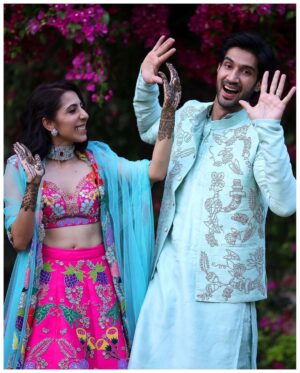 Zoya Akhtar Instagram - Weddings Outfits Forever♥️

This show would not be the same without the help from our magnificent design friends. A big hug to 🤗

@manishmalhotra05 @sabyasachiofficial @taruntahiliani
@aisharaoofficial
@gaurangofficial @gauravguptaofficial @raw_mango @rimpleandharpreet @beezsharma 
 @madeinheaventv @tigerbabyofficial @excelmovies