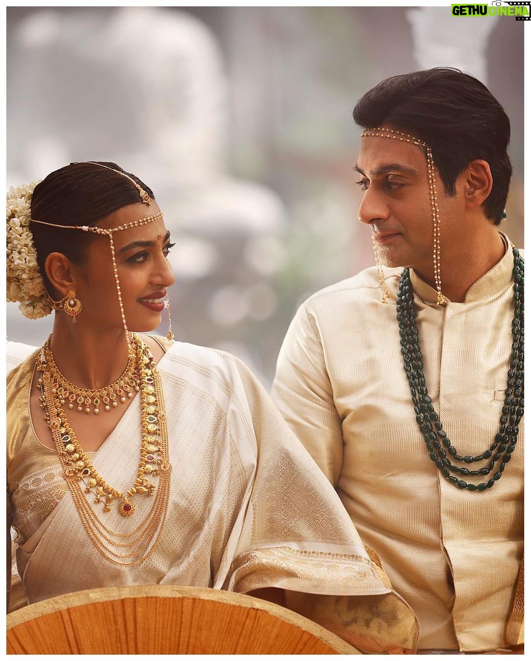 Zoya Akhtar - 54.6K Likes - Weddings Outfits Forever♥️
This show would not be the same without the help from our magnificent design friends. A big hug to 🤗
@manishmalhotra05 @sabyasachiofficial @taruntahiliani
@aisharaoofficial
@gaurangofficial @gauravguptaofficial @raw_mango @rimpleandharpreet @beezsharma
@madeinheaventv @tigerbabyofficial @excelmovies