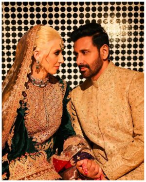 Zoya Akhtar Instagram - Weddings Outfits Forever♥️

This show would not be the same without the help from our magnificent design friends. A big hug to 🤗

@manishmalhotra05 @sabyasachiofficial @taruntahiliani
@aisharaoofficial
@gaurangofficial @gauravguptaofficial @raw_mango @rimpleandharpreet @beezsharma 
 @madeinheaventv @tigerbabyofficial @excelmovies
