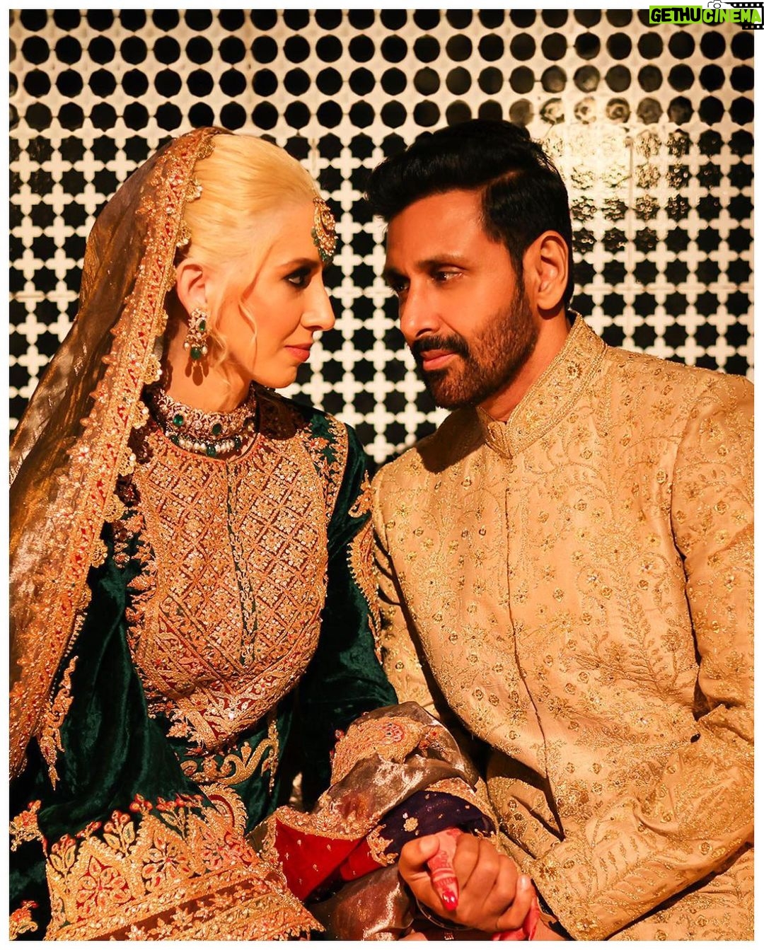 Zoya Akhtar - 54.6K Likes - Weddings Outfits Forever♥️
This show would not be the same without the help from our magnificent design friends. A big hug to 🤗
@manishmalhotra05 @sabyasachiofficial @taruntahiliani
@aisharaoofficial
@gaurangofficial @gauravguptaofficial @raw_mango @rimpleandharpreet @beezsharma
@madeinheaventv @tigerbabyofficial @excelmovies