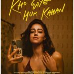 Zoya Akhtar Instagram - Mirror, mirror on the wall, who has the most likes of them all? Ahana ♥️ #KhoGayeHumKahan TRAILER in 3 DAYS 💥 @ananyapanday @siddhantchaturvedi @gouravadarsh @kalkikanmani @anyasinghofficial @arjunvarain.singh @ritesh_sid @faroutakhtar @reemakagti1 @angaddevsingh1 @kassimjagmagia @vishalrr @kartikshah14 @pravinkhairnar @sharicsequeira @tanaysatam @imanojchouhan @excelmovies @tigerbabyofficial @zeemusiccompany