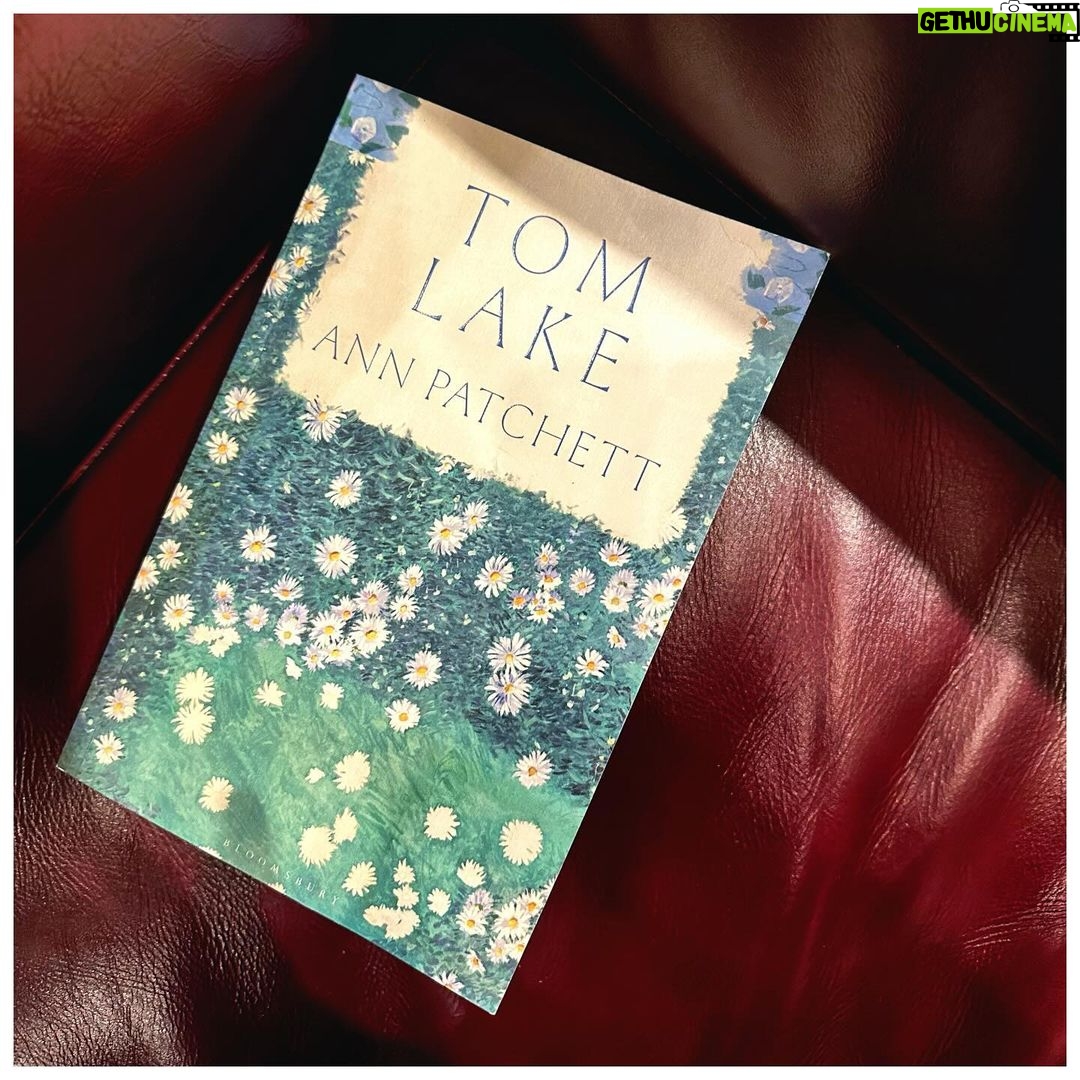 Zoya Akhtar Instagram - A Big Moose Gift 😊 #tomlake #annpatchett Thank You @rudra.mahuvakar ♥️