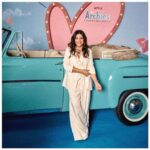 Zoya Akhtar Instagram - Blue cars and Pink hearts #thearchies #thepremiere