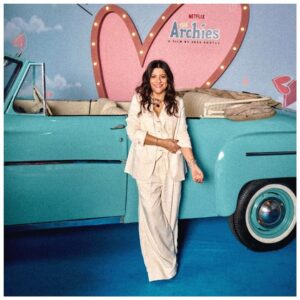 Zoya Akhtar Instagram - Blue cars and Pink hearts #thearchies #thepremiere
