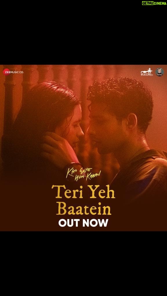 Zoya Akhtar Instagram - A perfect match ❤️ #TeriYehBaateinOutNow @siddhantchaturvedi @ananyapanday @gouravadarsh @kalkikanmani @anyasinghofficial @arjunvarain.singh @reemakagti1 @ritesh_sid @faroutakhtar @angaddevsingh1 @kassimjagmagia @vishalrr @kartikshah14 @pravinkhairnar @sharicsequeira @tanaysatam @imanojchouhan @ankurtewari @oaffmusic @savera.music @prathmeshdudhane @shah_krina_ #GethinJohn @excelmovies @tigerbabyofficial @netflix_in @zeemusiccompany
