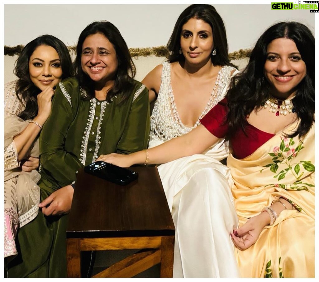 Zoya Akhtar - 12K Likes - Letting the light in ♥️#happydiwali #loveandlight #happygirlsaretheprettiestgirls @gaurikhan @shwetabachchan @putlu 📸 @nikosfoto