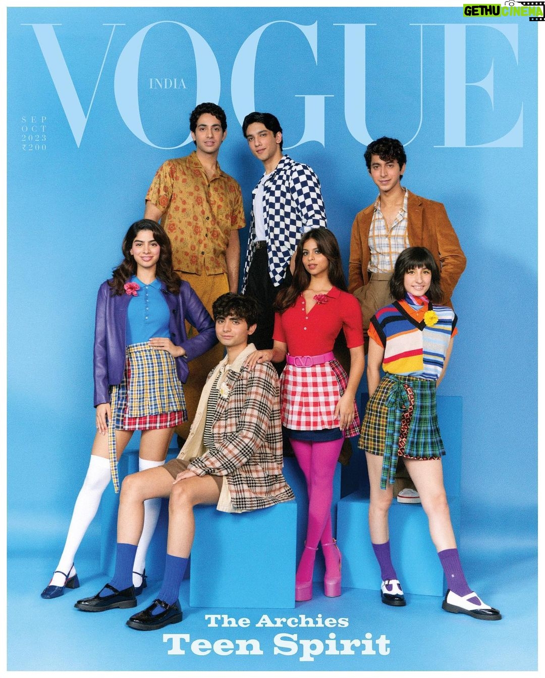 Zoya Akhtar Instagram - Le Gang ♥️⭐️ Photographer: Bowen Aricò (@bowenarico) Styled by Head of Editorial Content: Megha Kapoor (@meghakapoor) Words by: Sadaf Shaikh (@sadaf_shaikh) Art Director: Aishwaryashree (@aishwaryashree) Makeup Artist: Natasha Nischol (@tashaonline) Hair Stylist: Avan Contractor (@avancontractor) Digital Editor: Sonakshi Sharma (@sonakshiisharrma) Bookings Editor: Savio Gerhart (@gerhartsavio) Entertainment Director: Megha Mehta (@magzmehta) Entertainment Editor: Rebecca Gonsalves (@rebeccagon2) Fashion Assistant: Manglien Gangte (@manglien) & Shrey Vaishnav (@shrey_vaishnav_) Photographer Assistant: Anish Oommen (@anishoommen_) Junior Designer: Shagun Jangid (@shagun_jangid) Production: P Productions (@p.productions_) Location courtesy: St. Regis Mumbai, Zenith Party Suite (@stregismumbai) (@penthousestregismumbai) @netflix_in @tigerbabyofficial @thearchiesonnetflix