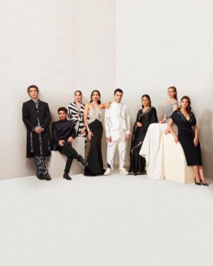 Zoya Akhtar Instagram - You are invited 💋

#MadeInHeavenOnPrime S2, watch now!

@primevideoin @madeinheaventv @sobhitad @arjun__mathur @jimsarbhforreal @kalkikanmani @shashank.arora @raghuvanshishivani @monajsingh @trintrin @reemakagti1 @nityamehra19 @alankrita601 @neeraj.ghaywan @ritesh_sid @faroutakhtar @kassimjagmagia @angaddevsingh_ @vishalrr @bulgari @excelmovies @tigerbabyofficial