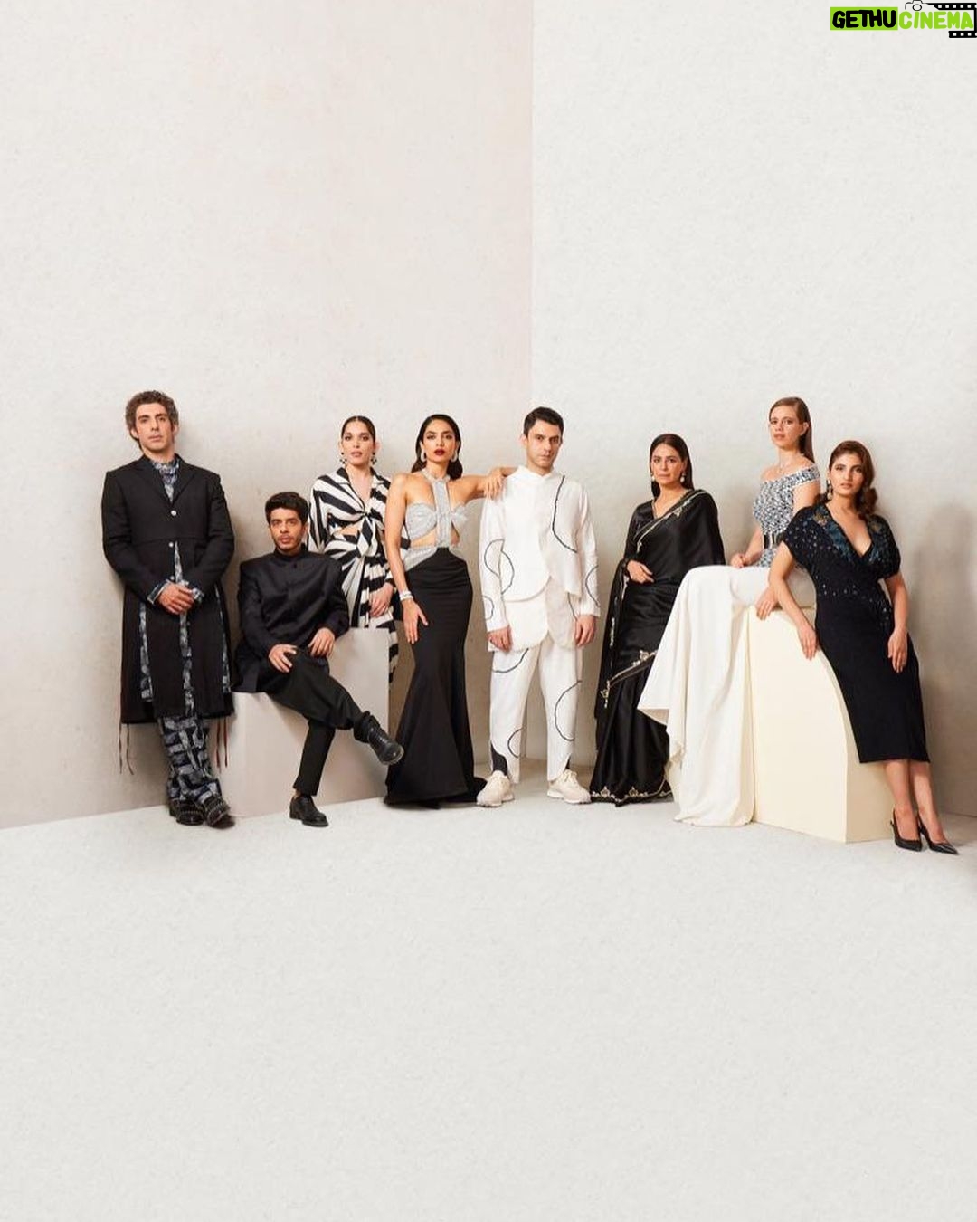 Zoya Akhtar - 21K Likes - You are invited 💋
#MadeInHeavenOnPrime S2, watch now!
@primevideoin @madeinheaventv @sobhitad @arjun__mathur @jimsarbhforreal @kalkikanmani @shashank.arora @raghuvanshishivani @monajsingh @trintrin @reemakagti1 @nityamehra19 @alankrita601 @neeraj.ghaywan @ritesh_sid @faroutakhtar @kassimjagmagia @angaddevsingh_ @vishalrr @bulgari @excelmovies @tigerbabyofficial