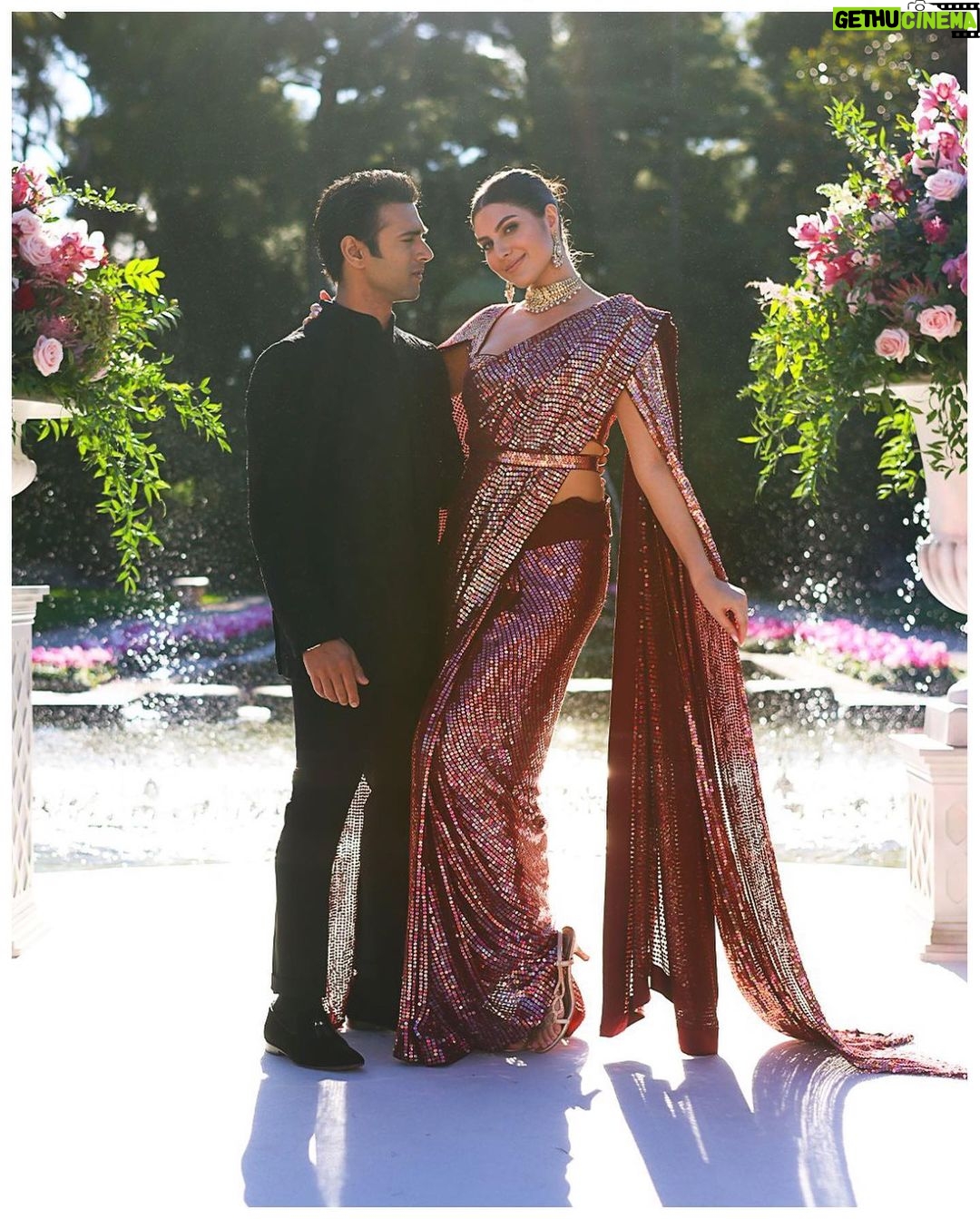 Zoya Akhtar - 54.6K Likes - Weddings Outfits Forever♥️
This show would not be the same without the help from our magnificent design friends. A big hug to 🤗
@manishmalhotra05 @sabyasachiofficial @taruntahiliani
@aisharaoofficial
@gaurangofficial @gauravguptaofficial @raw_mango @rimpleandharpreet @beezsharma
@madeinheaventv @tigerbabyofficial @excelmovies