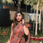 netri nisarg trivedi Instagram - Too classy to hear your opinions! Wearing an art piece handpainted saree (vegetable print) by artist Toofan Rafai Mum’s silver jewellery Hair : @thehappylivingimperia Pc @antara_munshi