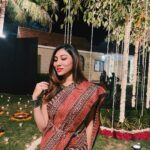 netri nisarg trivedi Instagram - Too classy to hear your opinions! Wearing an art piece handpainted saree (vegetable print) by artist Toofan Rafai Mum’s silver jewellery Hair : @thehappylivingimperia Pc @antara_munshi