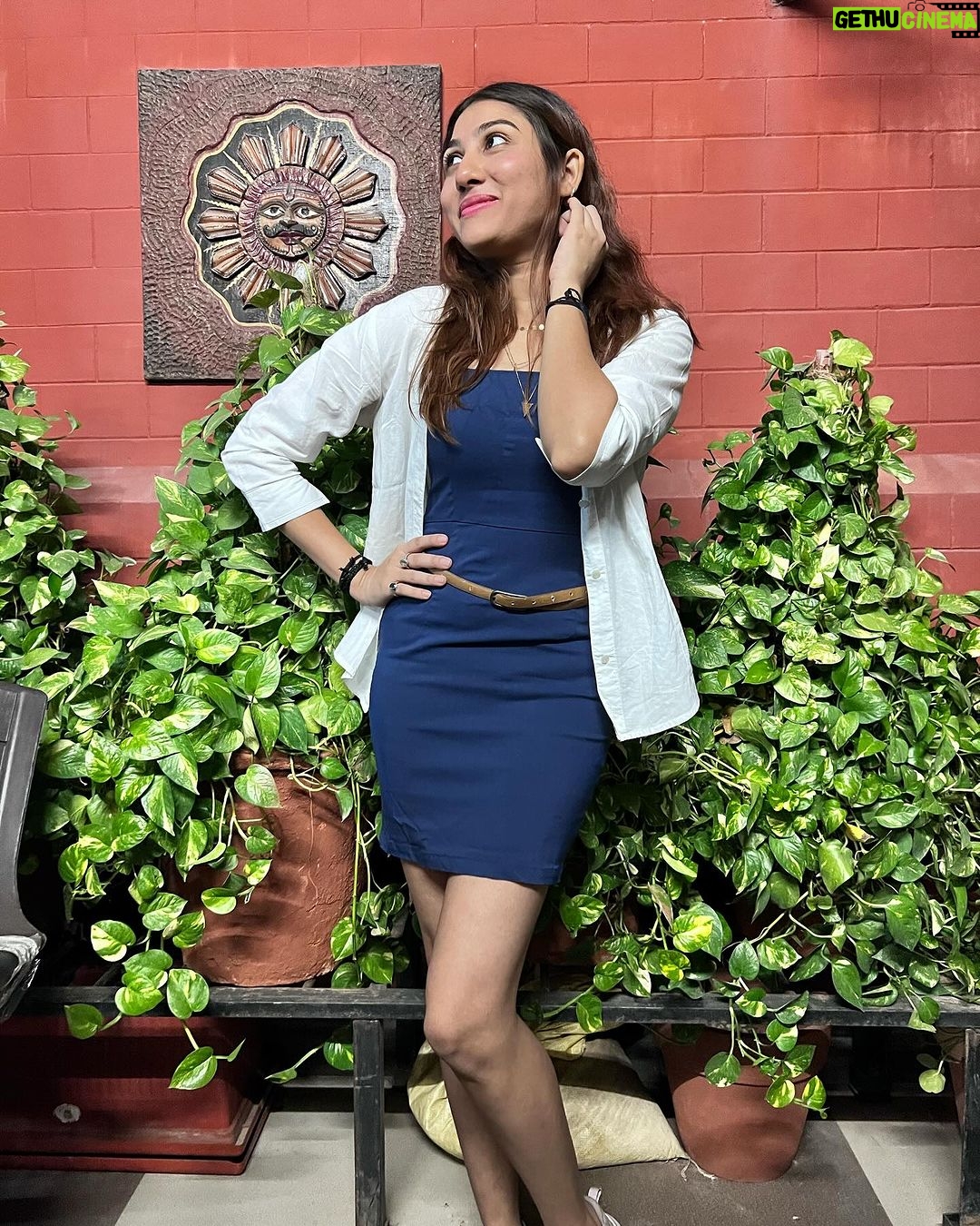 netri nisarg trivedi Instagram - Tara. Tara. Kaunsa Tara? Kis manzil ka? Kya chakkar hai? Kaha challa hai dil ka rastaa bin kadmo ke… Durr khadi sapno ki mallika, Hai thodi na yaar, Mirage hai ! Jo desert mein dikhta hai. Hoti reyt hai, lagta paani. #tamasha #tara ———————————————————————————— #netritrivedi #bollywoodnight #tara #tamasha #actor #gujarati #gujaratifilm #ahmedabad